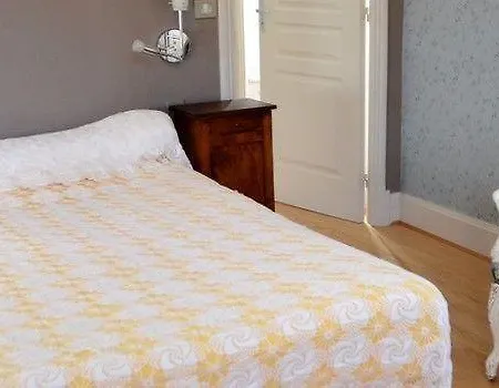 Logis La Source Du Mont Hotel 3*