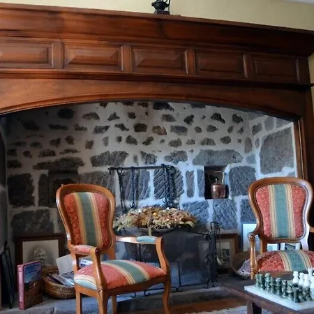 Hotel Logis La Source Du Mont Saint-Martin-Valmeroux