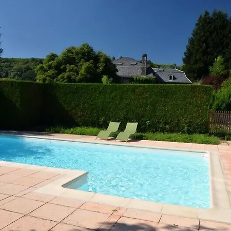 Hotel Logis La Source Du Mont 3*