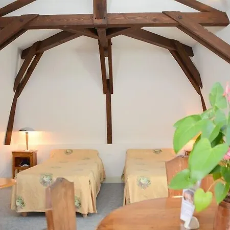 Hotel Logis La Source Du Mont