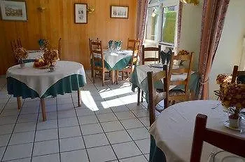 Отель Logis La Source Du Mont 3*
