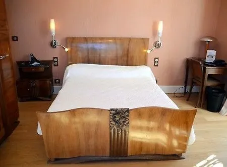Отель Logis La Source Du Mont Saint-Martin-Valmeroux