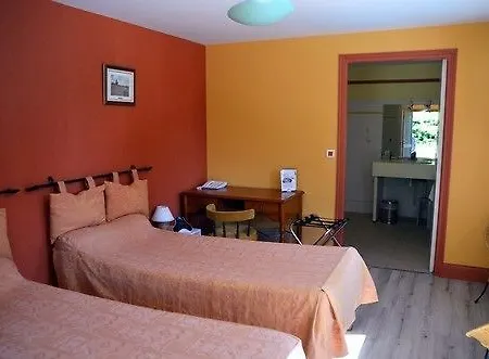 Отель Logis La Source Du Mont 3*