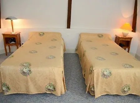 Отель Logis La Source Du Mont