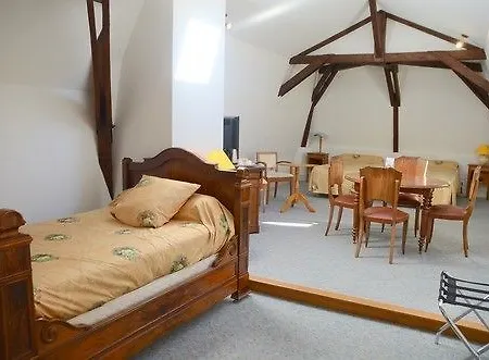 Отель Logis La Source Du Mont 3*
