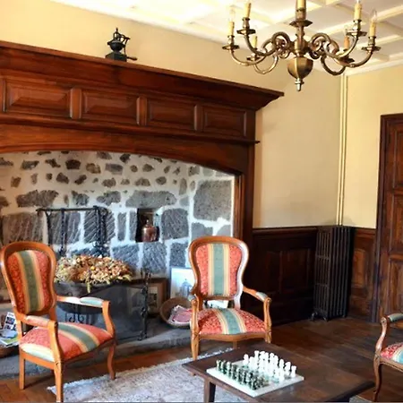 Hotel Logis La Source Du Mont Saint-Martin-Valmeroux