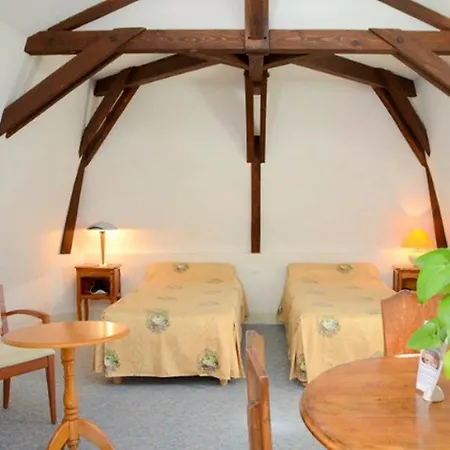 Hotel Logis La Source Du Mont 3*